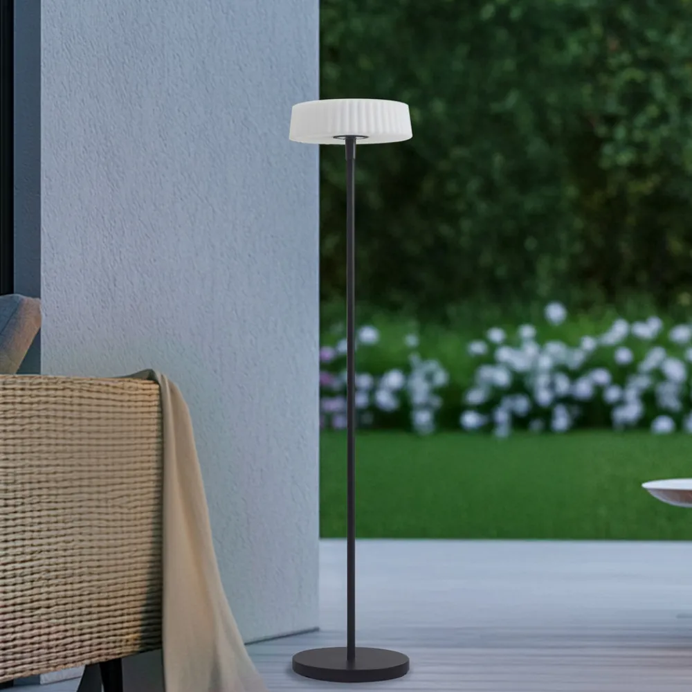 Lindby LED-gulvlampe Samine, svart, metall, dimbar