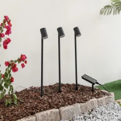 Lindby LED-solcellelampe Myric, sett med 3, svart, aluminium, 3 000K Hot