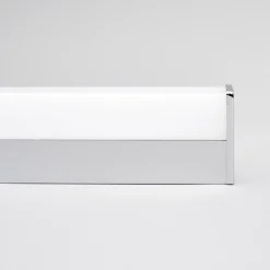Lindby LED-vegglampe Philippa, kantet, 59 cm, krom, IP44 Outlet