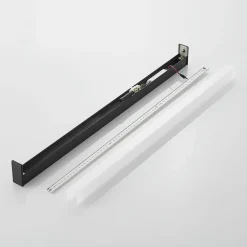 Lindby LED-vegglampe til bad Ulisan, 89 cm, svart, kantet Best