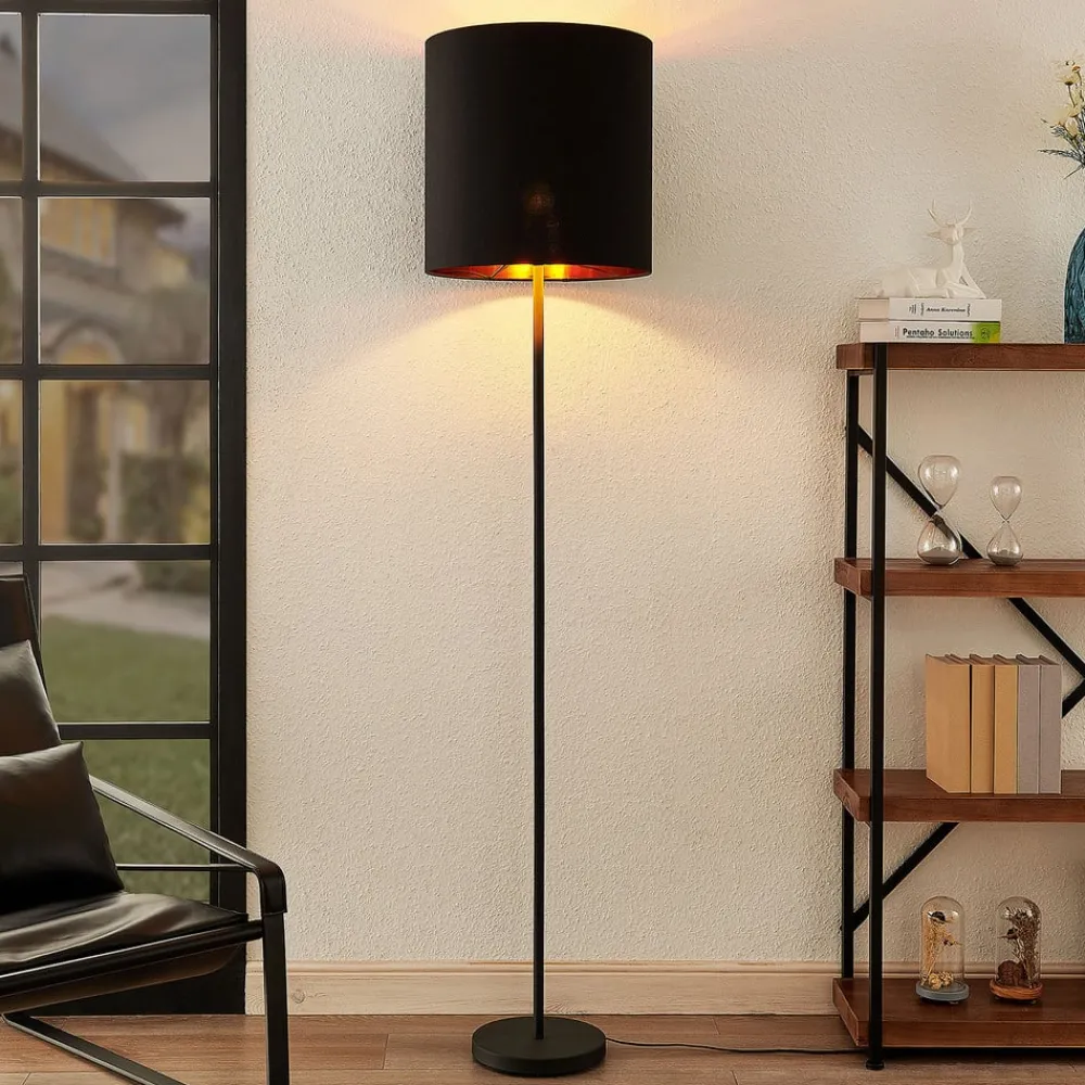 Lindby Nymar gulvlampe, tøy, svart gull| Gulvlamper