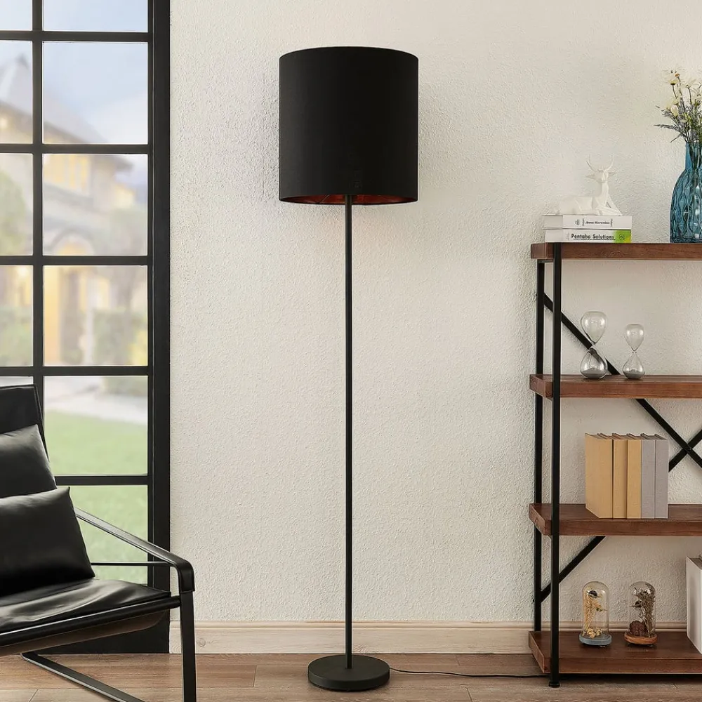 Lindby Nymar gulvlampe, tøy, svart gull| Gulvlamper