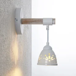 Lindby Pimana vegglampe med keramikkskjerm Hot