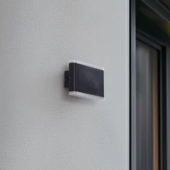 Lindby Smart LED utendørs LED-vegglampe Elvi, CCT, RGB, Tuya, IP54| Kommersiell Utebelysning|Smarthus Utebelysning