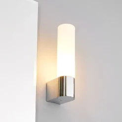 Lindby speillampe Melike, 27 cm, krom, IP44, stikkontakt Best