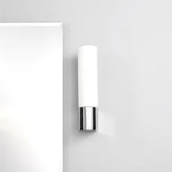 Lindby speillampe Melike, 27 cm, krom, IP44, stikkontakt Best