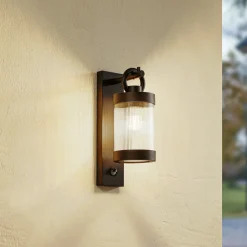 Lindby utendørs vegglampe Yrene, 20 cm, svart, sensor, riffle Clearance