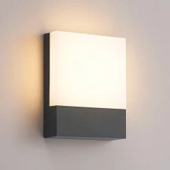 Lindby Vanira LED-vegglampe til uteområdet