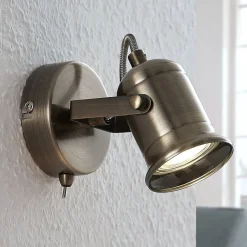 Lindby vegglampe Anze, 10 m, antikk messing, bryter Hot