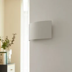 Lindby vegglampe Naike, hvit, gips, høyde 15 cm| Design- Og Hotellbelysning|Vegglamper