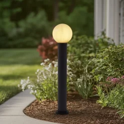 Lindby veilampe Dangan, hvit, høyde 90 cm, glass, metall| Gatebelysning Med Sensor|Terrassebelysning