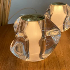 LOOM DESIGN LED-bordlampe Ice Ball gullfarget Ø 10,5 cm| Bordlamper