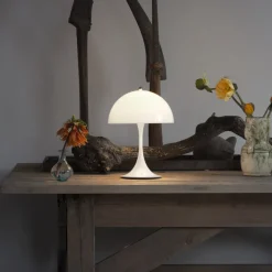 Louis Poulsen Panthella Portable 250 hvit 2 700 K| Dekorasjonsbelysning|Kommersiell Utebelysning