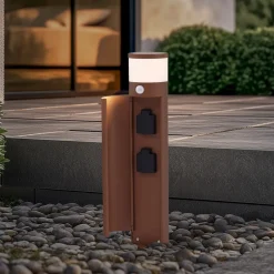 Lucande Corban sokkellampe, rust, sensor, stikkontakter, IP44 Online