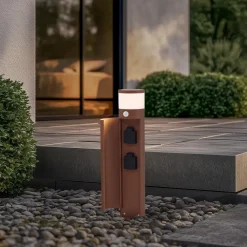 Lucande Corban sokkellampe, rust, sensor, stikkontakter, IP44 Online