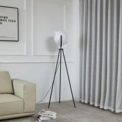 Lucande Helva gulvlampe, 150 cm, hvit/svart, svingbar Clearance