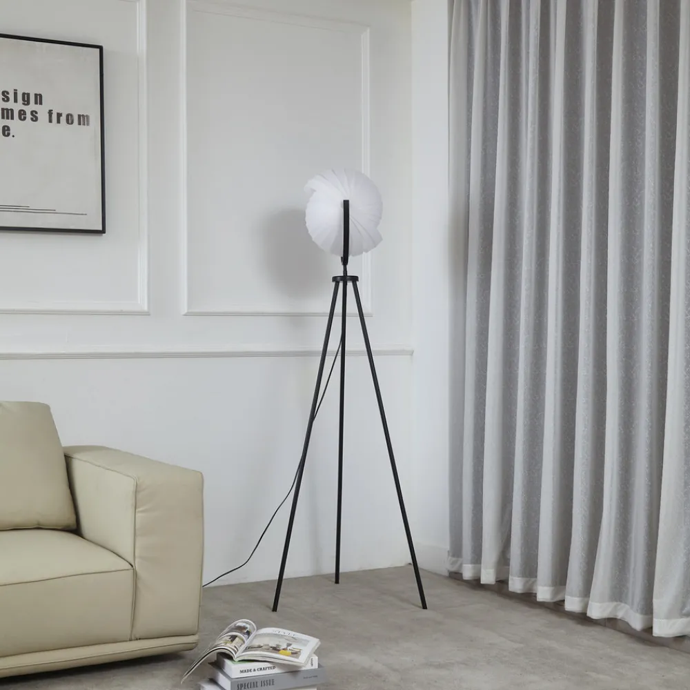 Lucande Helva gulvlampe, 150 cm, hvit/svart, svingbar Clearance