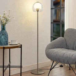 Lucande Kaiya gulvlampe med glassskjerm| Gulvlamper