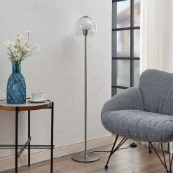 Lucande Kaiya gulvlampe med glassskjerm| Gulvlamper