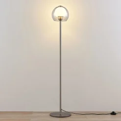 Lucande Kaiya gulvlampe med glassskjerm| Gulvlamper