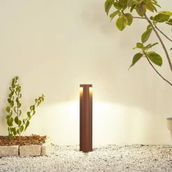 Lucande LED-gatelampe Raiku, rustfarget, aluminium, 65 cm| Kommersiell Utebelysning|Led-Utendørs