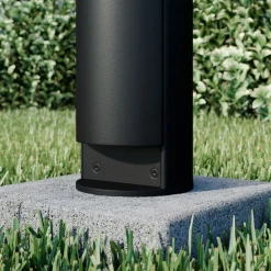 Lucande LED-sokkellampe Corban, grå, dør, stikkontakter, IP44 Best