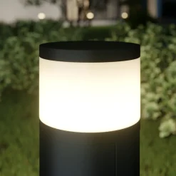 Lucande LED-sokkellampe Corban, grå, dør, stikkontakter, IP44 Best