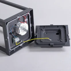 Lucande LED-sokkellampe Lealan, svart, metall, 23 cm, IP54