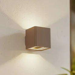 Lucande utendørs LED-vegglampe Aaron, brun, IP54, opp/ned Online