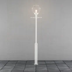 Konstsmide Lyktestolpe Orion i hvit med klar kuleskjerm| Lyktestolper