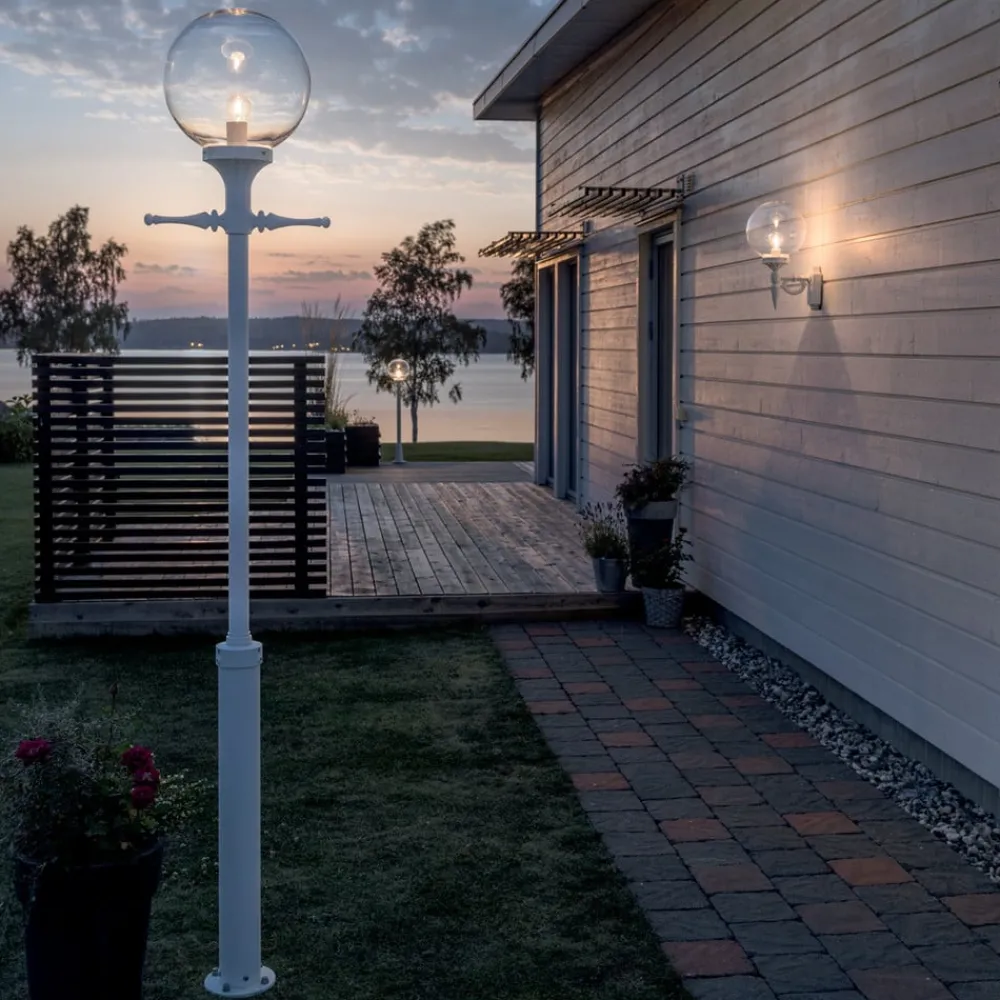 Konstsmide Lyktestolpe Orion i hvit med klar kuleskjerm| Lyktestolper