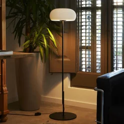 MARSET Vetra LED-gulvlampe, svart ramme| Gulvlamper