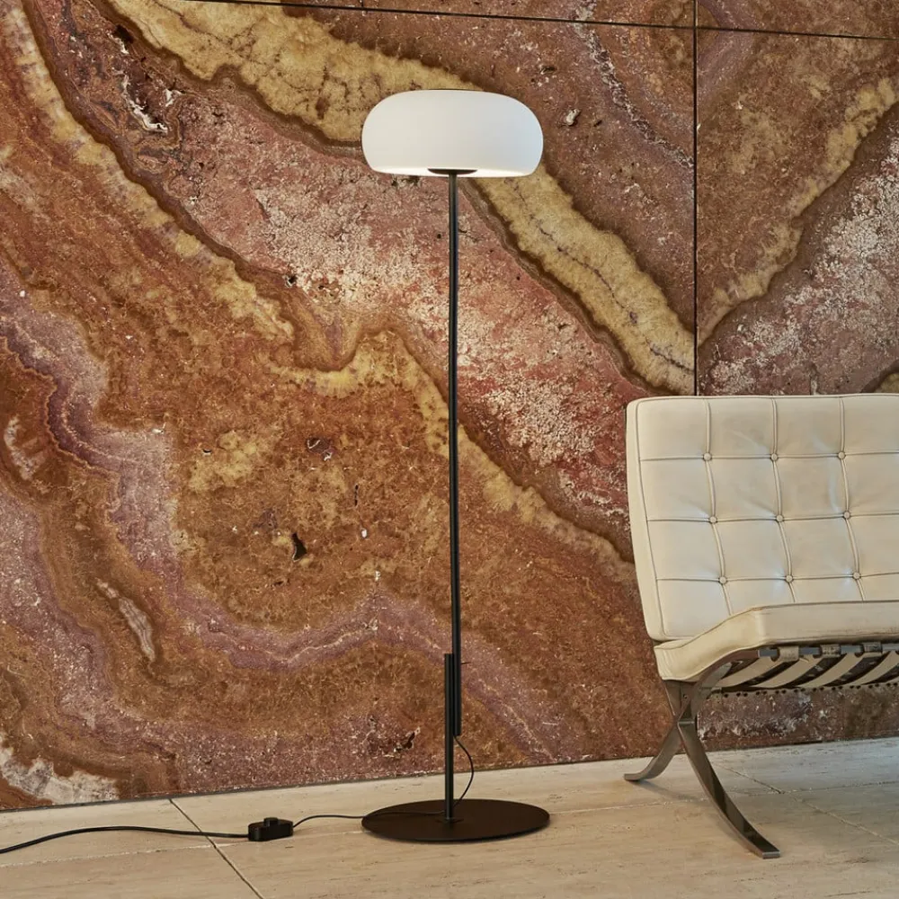 MARSET Vetra LED-gulvlampe, svart ramme| Gulvlamper