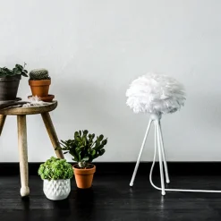 UMAGE Med fjærskjerm - trebeinsbordlampe Eos micro| Bordlamper