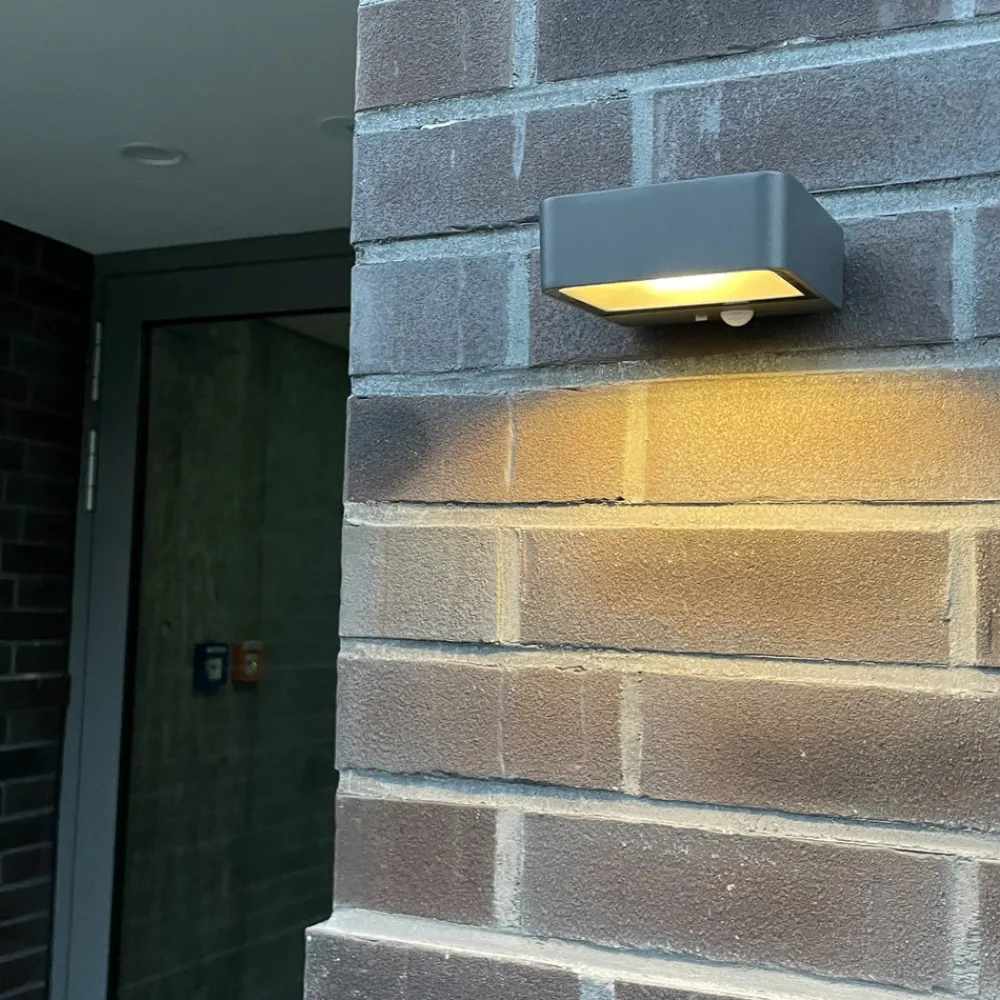 MEGATRON Wandia LED-solcellevegglampe, sensor Outlet