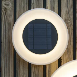 Newgarden Wally LED-vegglampe med solcellepanel, Ø 27 cm Hot
