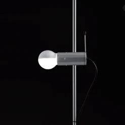 Oluce Agnoli - minimalistisk gulvlampe| Gulvlamper