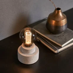 Pauleen Noble Flare dekolampe betong grå| Dekorasjonsbelysning