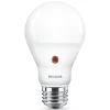 Philips E27 LED-pære dag/natt-sensor 7,5 W 2700K Clearance