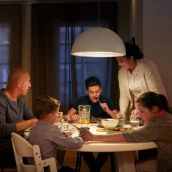 Philips E27 LED-pære dag/natt-sensor 7,5 W 2700K Clearance