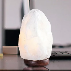 Globo Saltkrystall-bordlampe Stone, hvit| Dekorasjonsbelysning