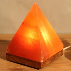 Wagner Life Saltlampe Pyramide med sokkel, rav| Dekorasjonsbelysning|Bordlamper