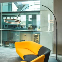 SLV LED-gulvlampe One Bow FL, svart, stål, høyde 232 cm| Led-Innendørs