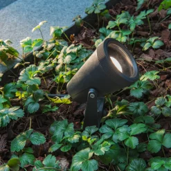 SLV Samrina lampe med jordspyd, svart, plast, høyde 13 cm Sale