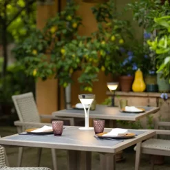 Les Jardins Tyble LED-solcellebordlampe, hvit/teak, 2700 K, 200 lm| Solcellelamper