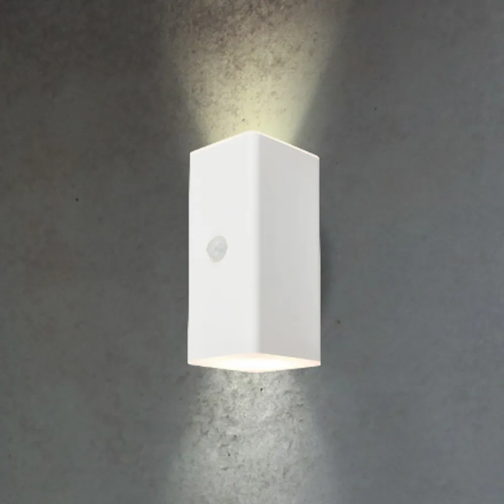 Briloner Utendørs LED-vegglampe 3788016, hvit, sensor, opp/ned Hot