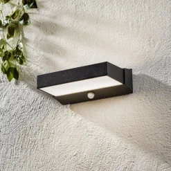 Trio Lighting Utendørs LED-vegglampe Cuando med bevegelsessensor| Kommersiell Utebelysning|Vegglamper Med Sensor