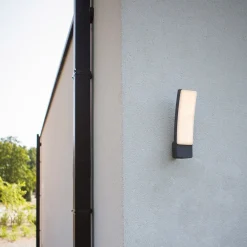 LUTEC connect Utendørs LED-vegglampe Kira med Tuya-teknologi Hot