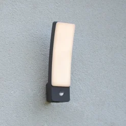 LUTEC Utendørs LED-vegglampe Kira, bevegelsessensor IP54| Vegglamper Med Sensor