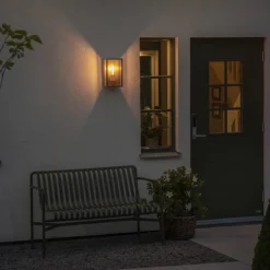 Konstsmide Utendørs vegglampe Carpi, messing, bredde 18cm Best